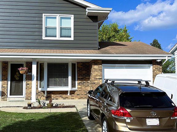 2nd image of 2716 Woodridge Ln