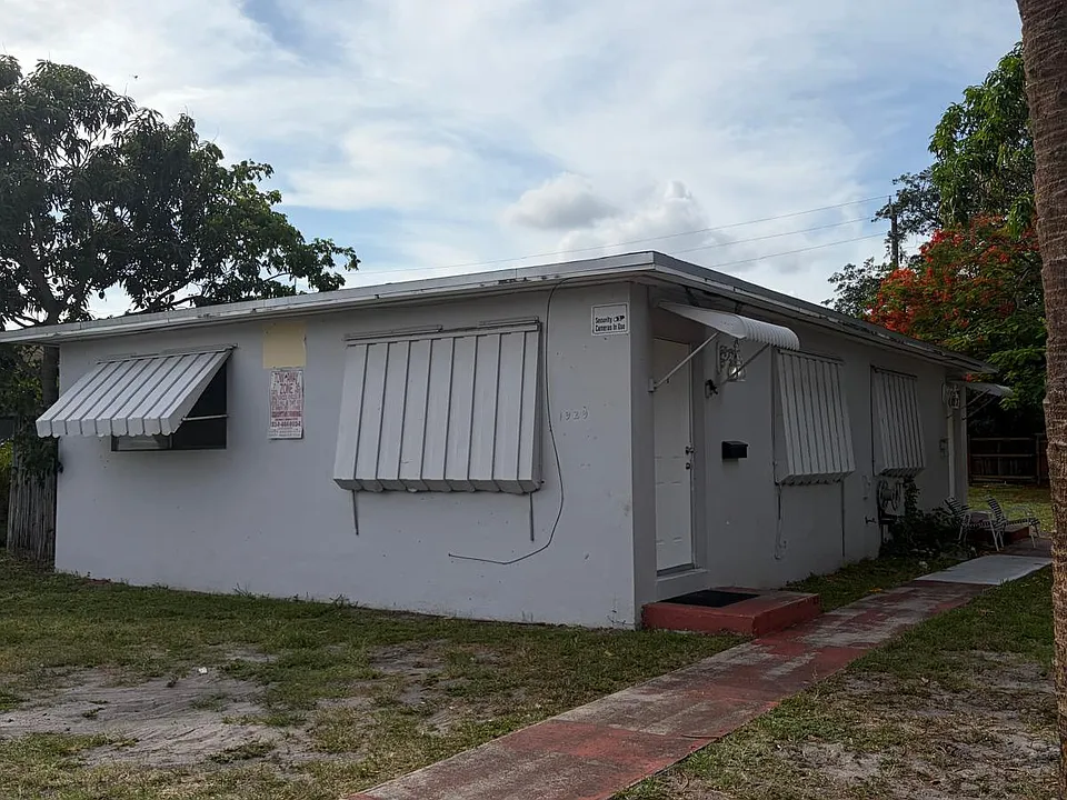 1929 Thomas St #1