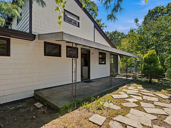3rd image of 39 Sylvan Ave