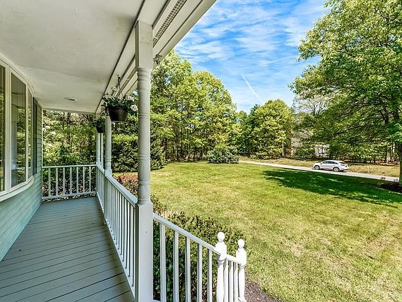 3rd image of 10 Alberta Ln