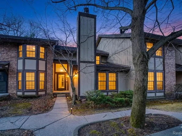 25178 Maplebrooke Dr, Southfield, MI 48033