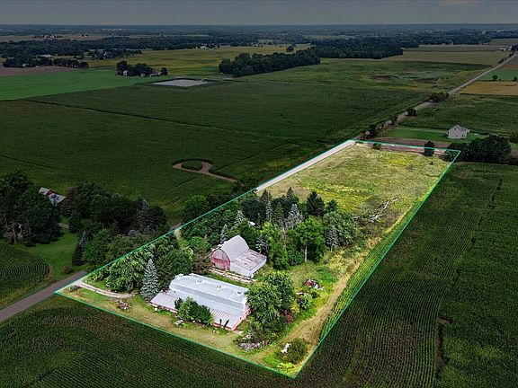 3rd image of 810 Snedeker Rd