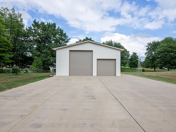 3rd image of 149 Sweetheart Ln
