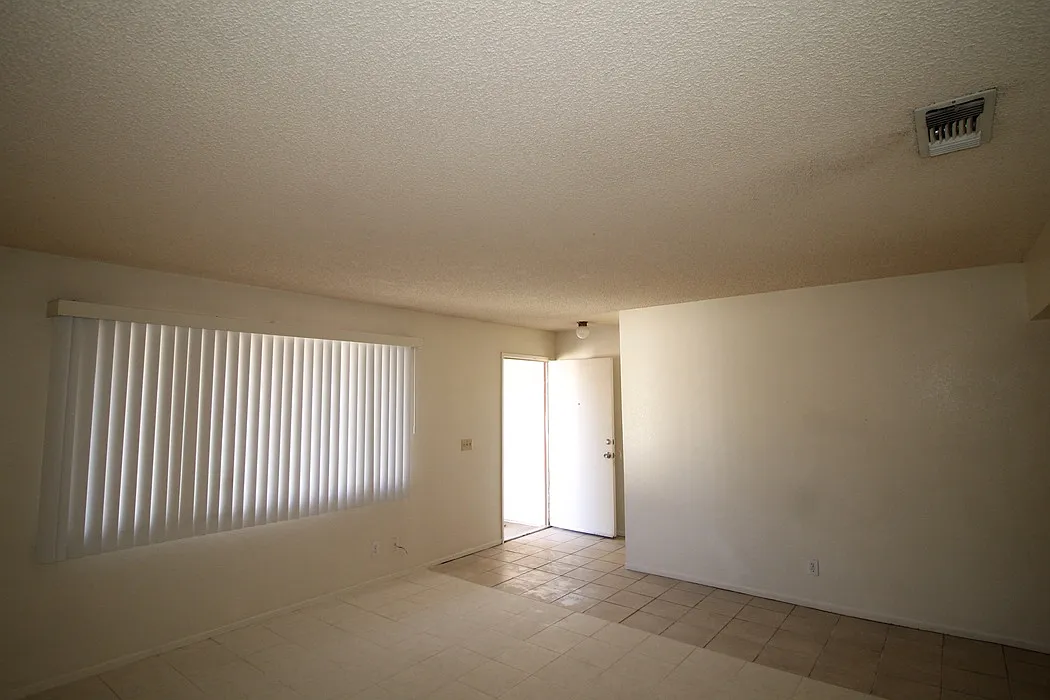 Higgins Rd, Barstow — Photo 2