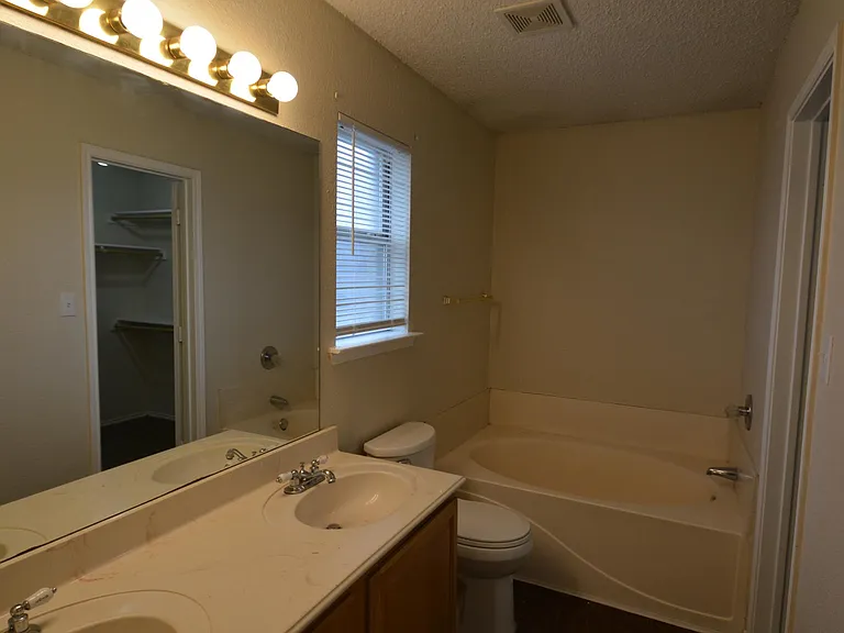 10249 Aurora Dr — Photo 13
