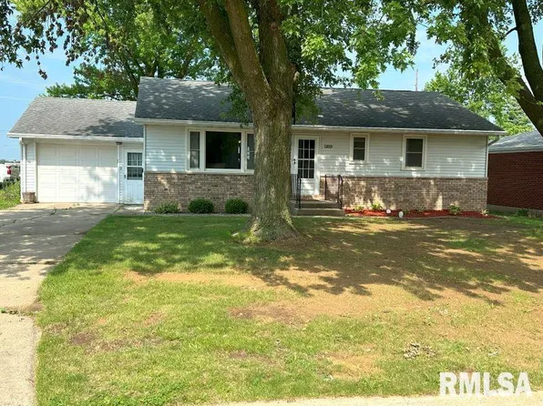 1203 Hospital Dr, De Witt, IA 52742