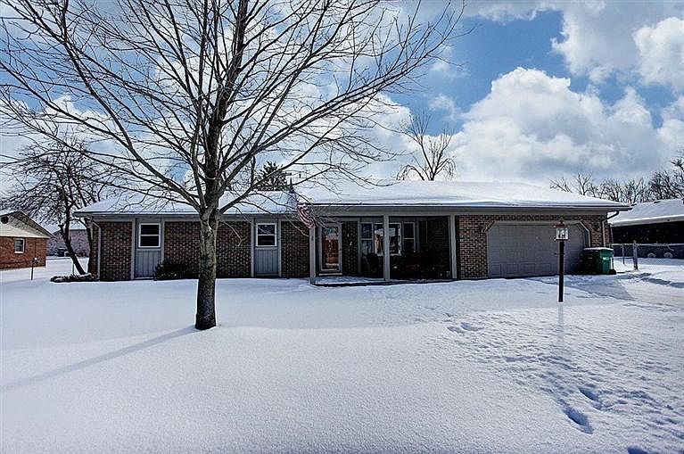 1st image of 370 Woodlawn Dr
