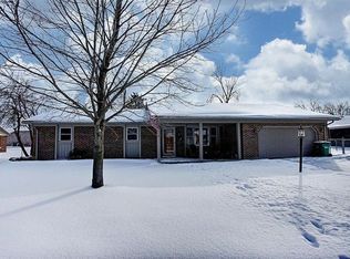 370 Woodlawn Dr, Tipp City, OH 45371