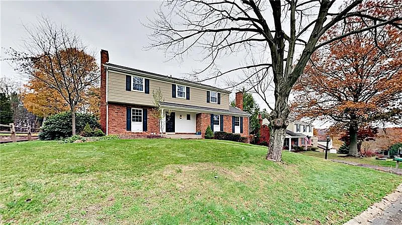 126 Laurelwood Dr photo 1