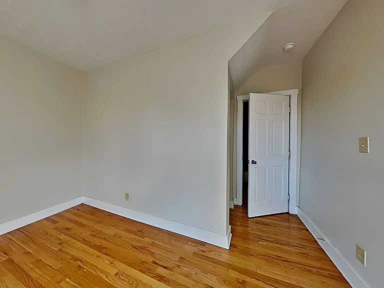 1365 Indianola Ave — Photo 8