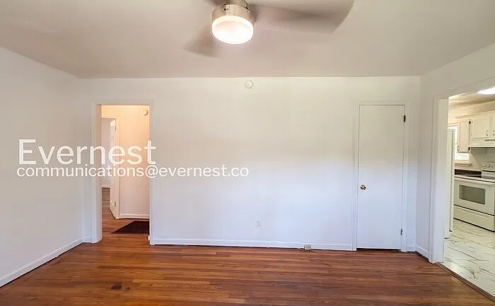 3 bed, 1.0 bath, 1061 sqft, $1,095 — Photo 3