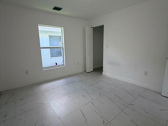 4th image of 4696 Weymouth St #4696