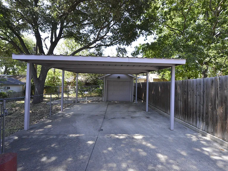 423 W Huisache Ave — Photo 15
