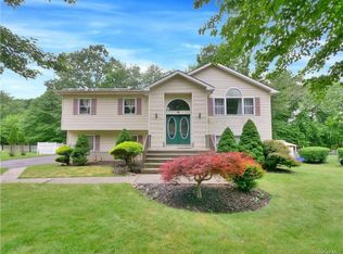 16 Mayfield St, Valley Cottage, NY 10989