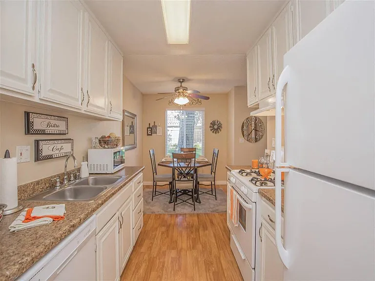 La Veta Grand Apartments — Photo 40