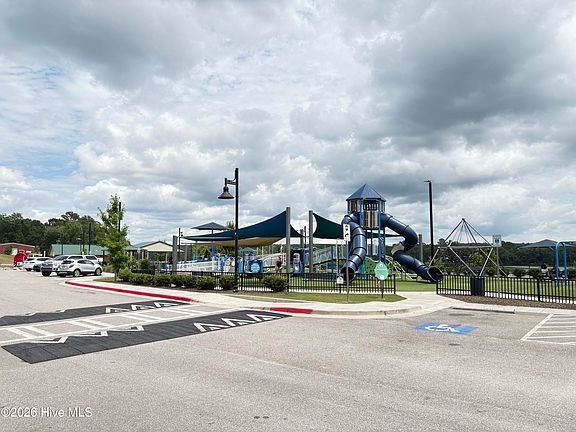 3rd image of 885 Inlet Surf Way