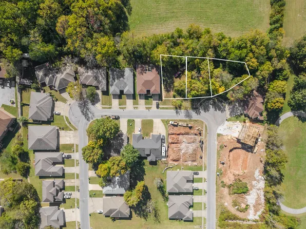 3250 W Greenwood Street, Springfield, MO 65807