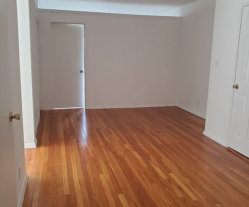 1st image of 350 E 30th St APT 6A