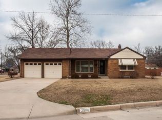 2904 E Glen Oaks Dr, Wichita, KS 67216