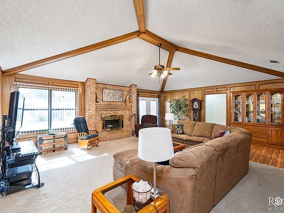 3rd image of 3225 Cedarhill Dr