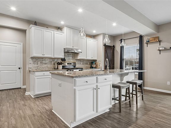 2nd image of 226 Regency Dr