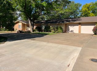 1105 Holliday St, Plainview, TX 79072