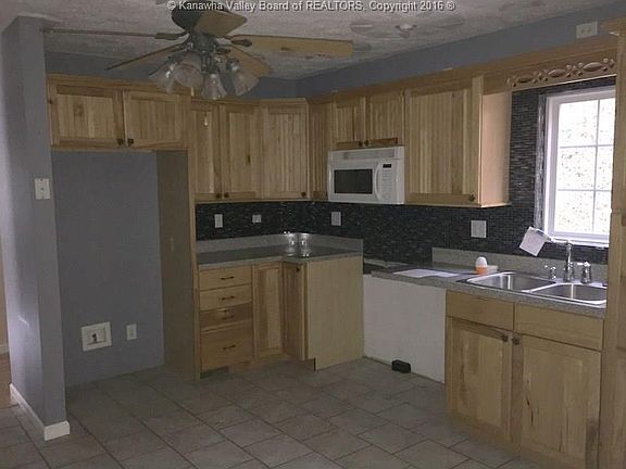 3rd image of 696 Georges Creek Dr