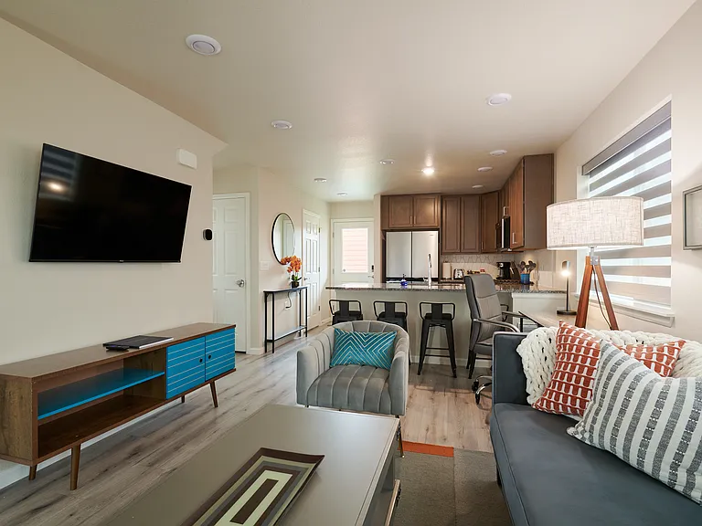 6339 Hanover St — Photo 14