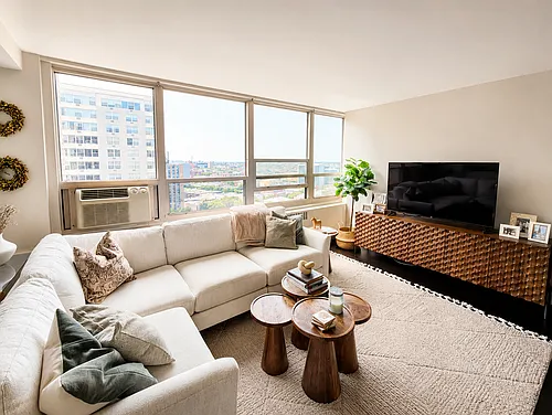 3950 N Lake Shore Dr Photo 1