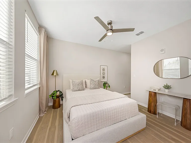 Everest Largo Apartments — Photo 24