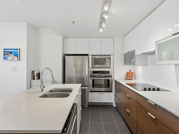 4th image of 175 W 2nd St #503