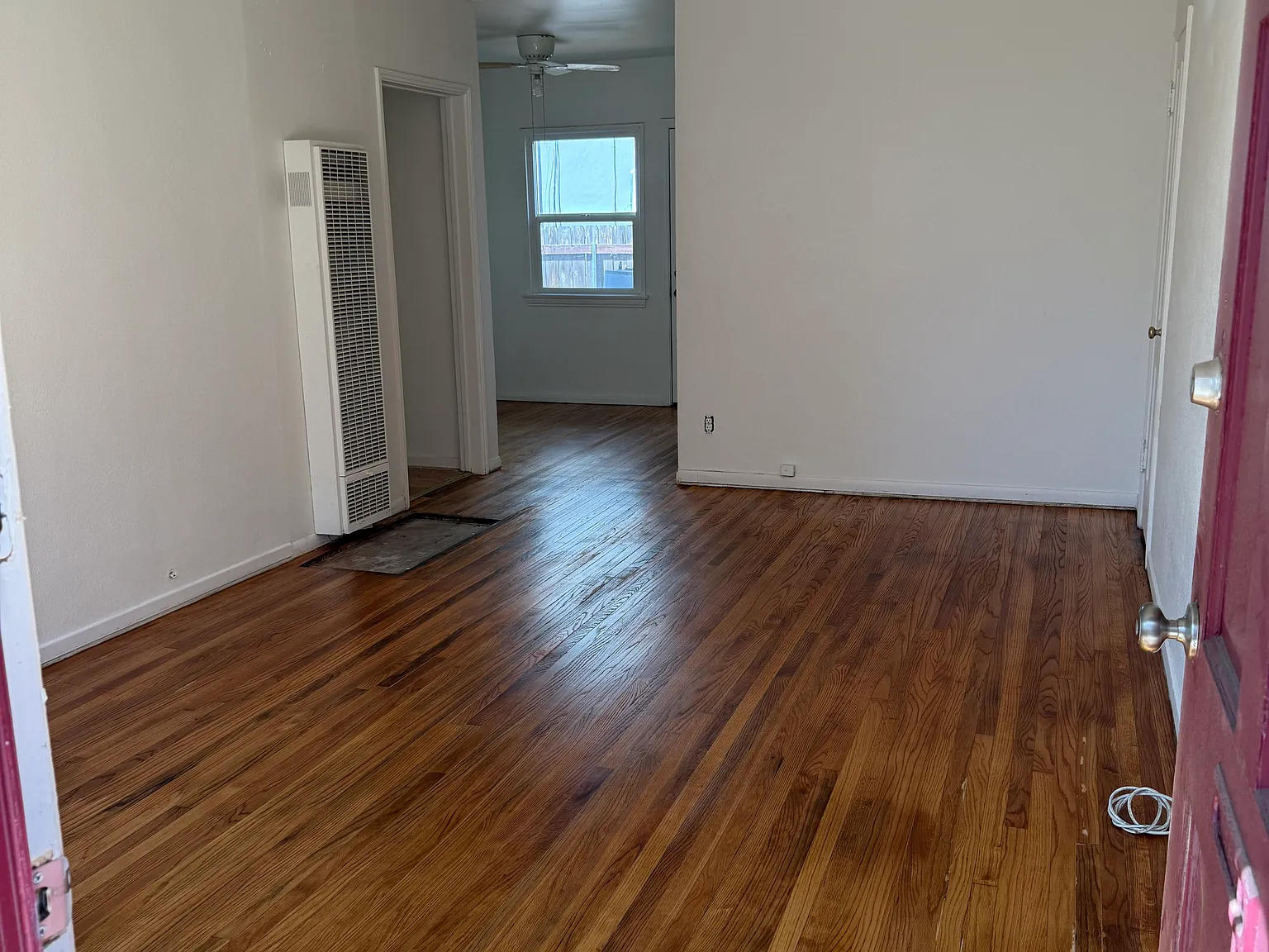 4433 Illinois St — Photo 2