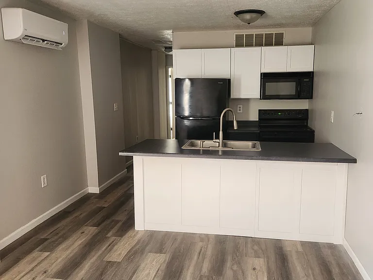 213 E Center St #B — Photo 6