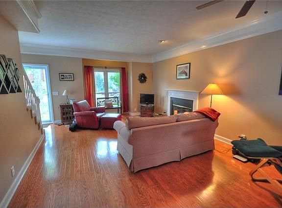 4th image of 220 Wynbrook Ct