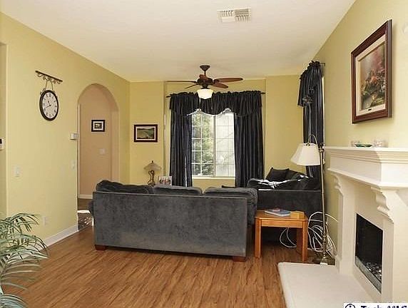 5th image of 2323 Holly Dr