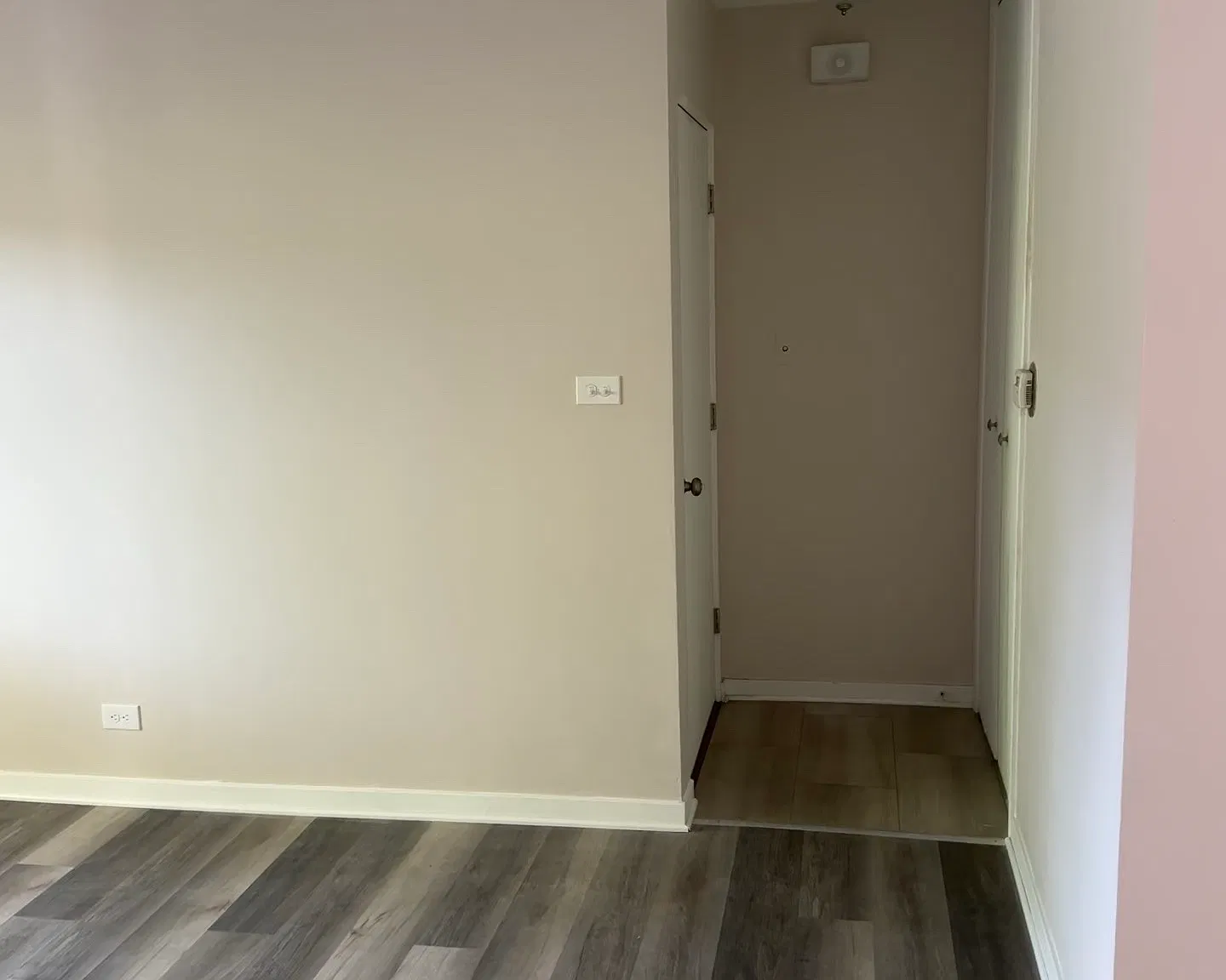 2 bed, 1.5 bath, 1008 sqft, $2,200 — Photo 2