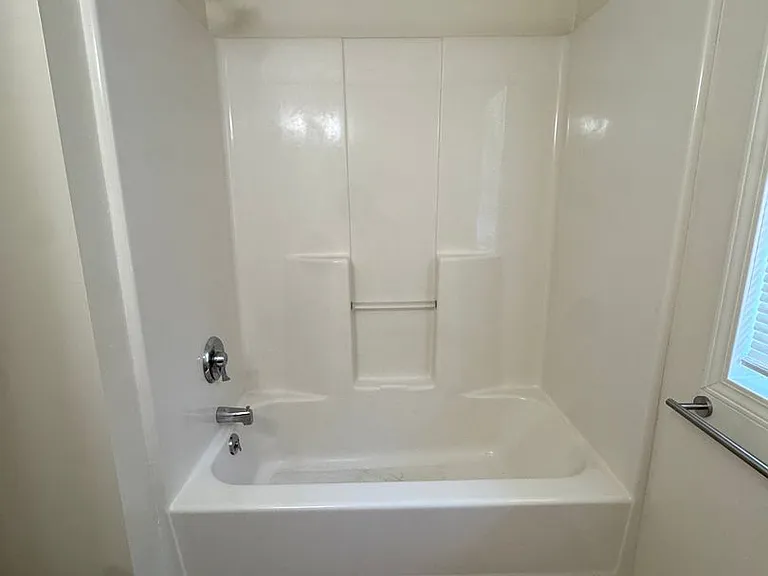 204 Howard St — Photo 14