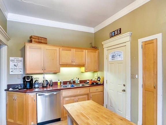4th image of 681 Lincoln Ave #1