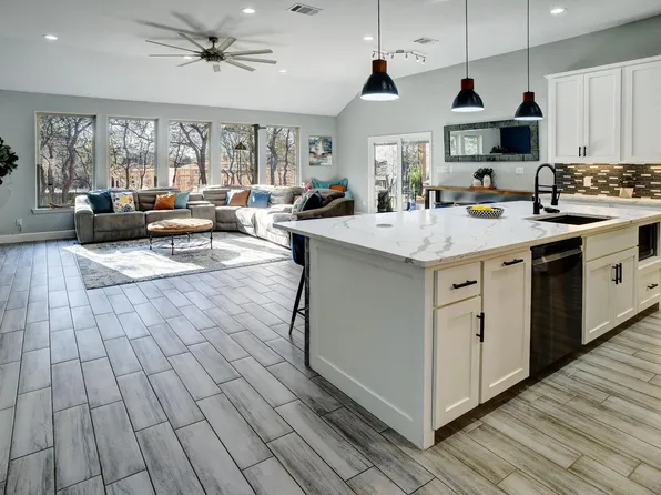 160 Nuuanu Ln, Bastrop, TX 78602