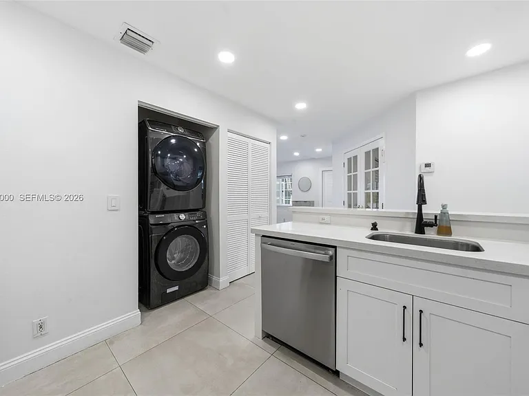 4952 SW 32nd Ave #140 — Photo 15