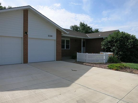 3rd image of 1314 Agnes Dr