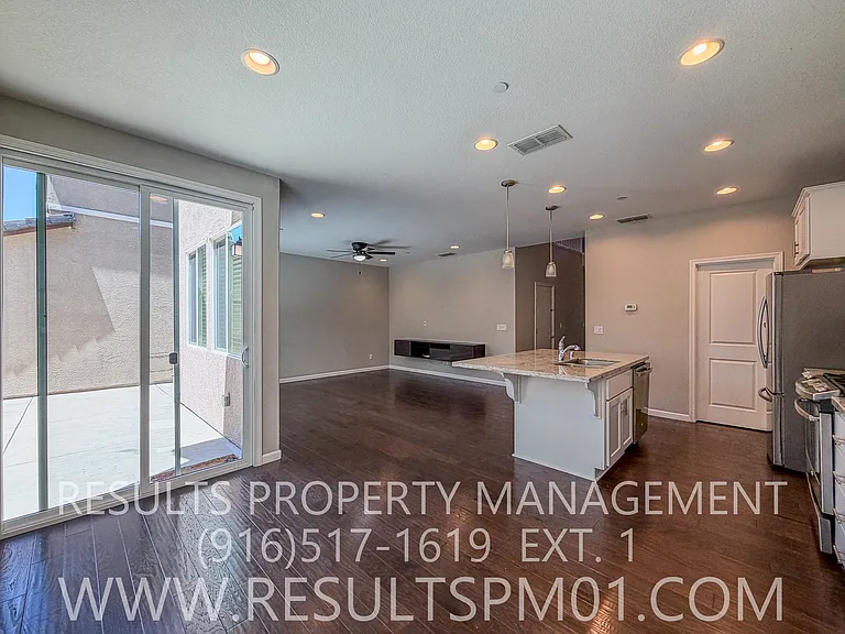 1041 Bridlewood Dr — Photo 11