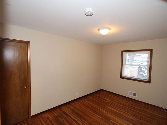 5th image of 9618 Park Ave S