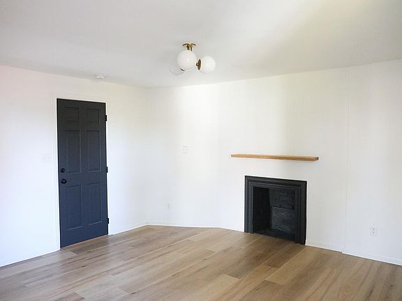 2nd image of 26 East St #2
