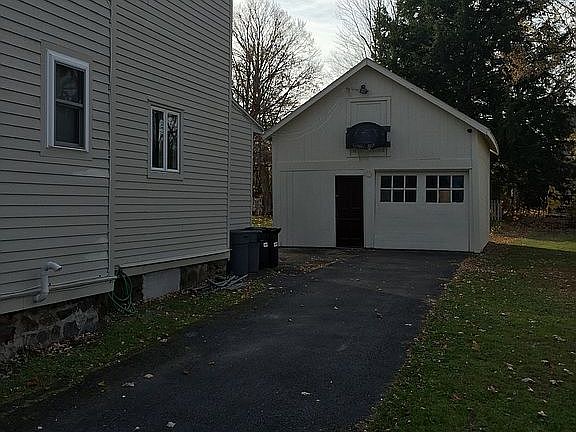 Detached garage