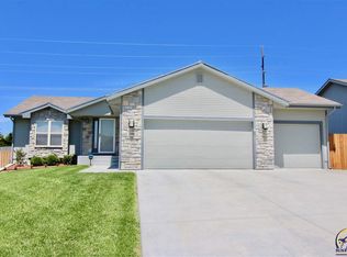 7108 SW 17th St, Topeka, KS 66615