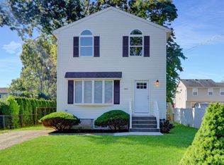 360 44th St, Copiague, NY 11726