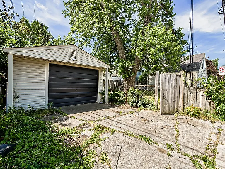 113 S Minerva Ave — Photo 32