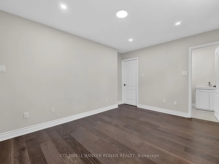 8 McCullough Ave — Photo 21
