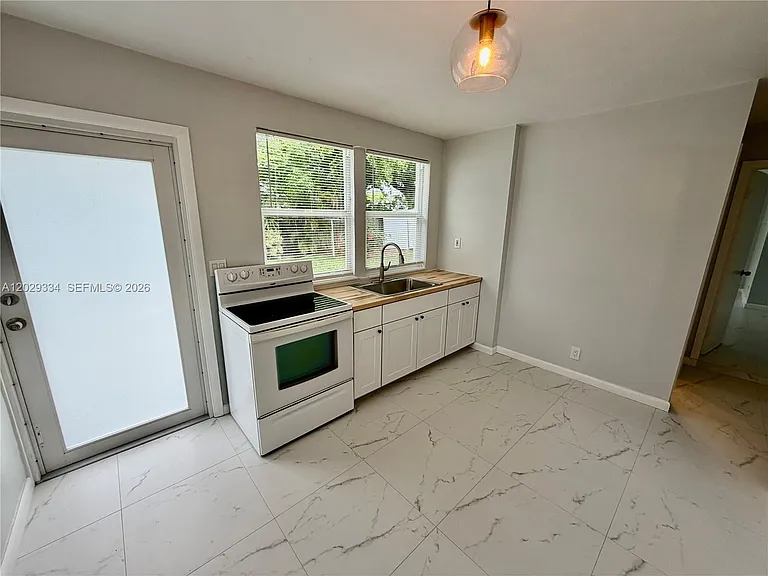 3021 NE 21st Ter #1 — Photo 5
